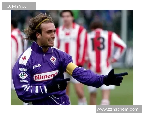 天下足球聚焦：当今足坛十大球星风采与传奇之路解析