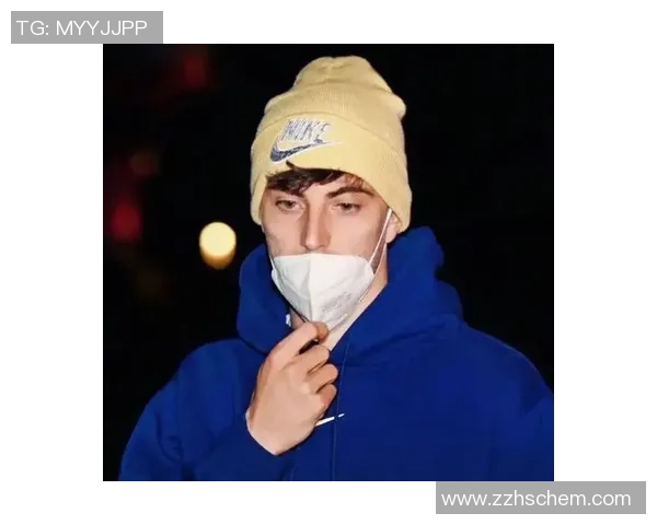 足球女守门员英姿:球星头像展现力量与优雅 足球女守门员英姿:球星头像展现力量与优雅